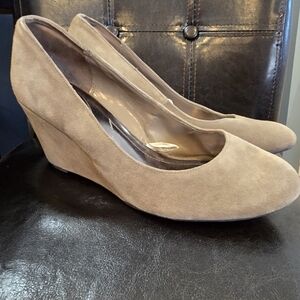 Women's Merona Wedge Suede Shoe size 11 EUC